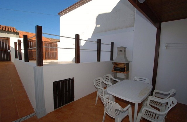 Beautiful holiday house with wood interiors, close to the beach and golf courses