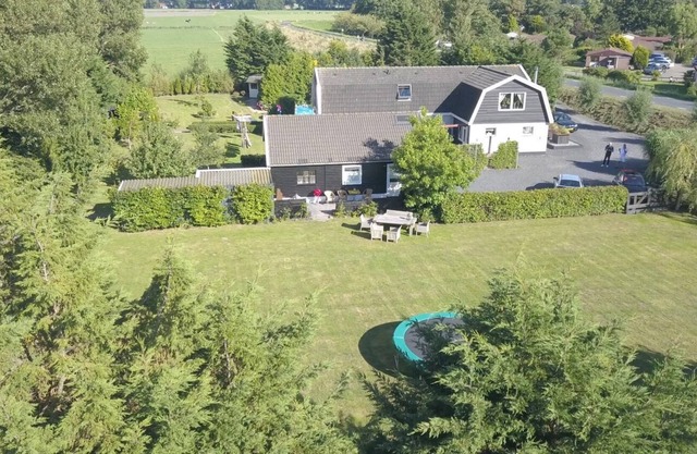 Beautiful holiday home with unobstructed view located on the Westriesedijk