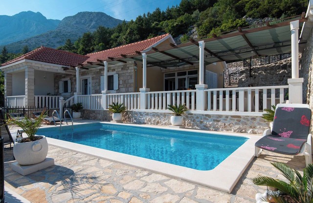 Beautiful Holiday Villa Natura with swimming pool and magnificent sea view!