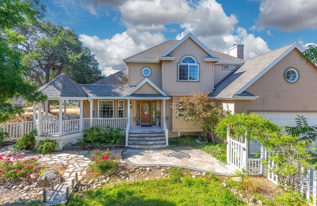 Beautiful Home Away From Home. Private pool & spa. LONG TERM RENTERS WELCOMED