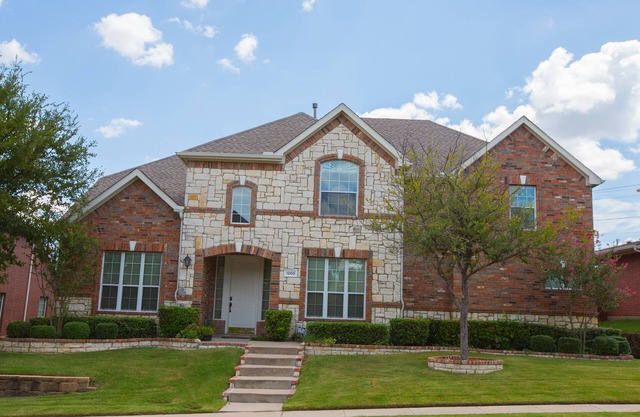 Beautiful Home Away From Home In Dallas Texas, minutes away from airports.n