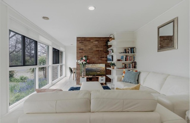 Beautiful Home Close to Transport and Attractions