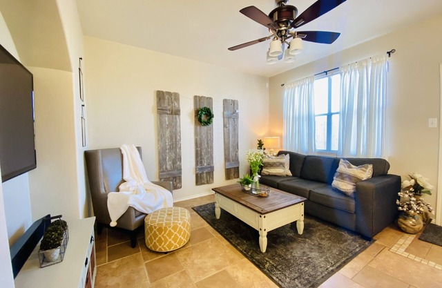 Beautiful home close to Med Cntr, Dwntwn & NRG Stadium