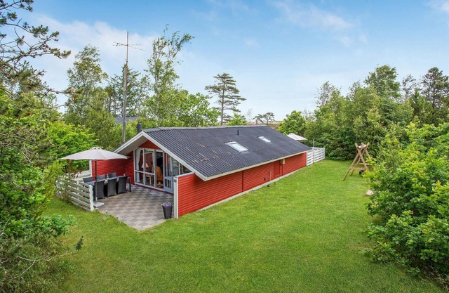 Beautiful home in ålbæk with sauna