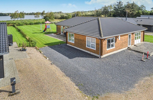 Beautiful home in Ansager with WiFi