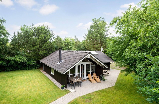 Beautiful home in Ansager with WiFi