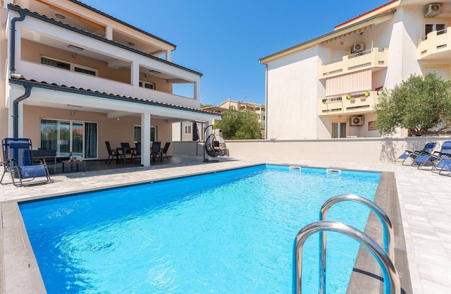 Beautiful home in Banj with WiFi