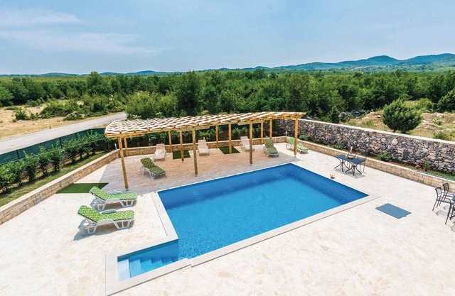 Beautiful home in Bilisane with WiFi