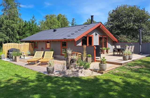 Beautiful home in Blåvand with WiFi