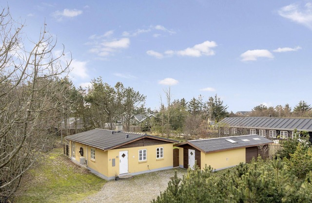Beautiful home in Blåvand with WiFi