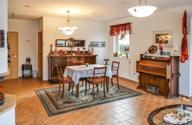 Beautiful home in Brünlos with WiFi