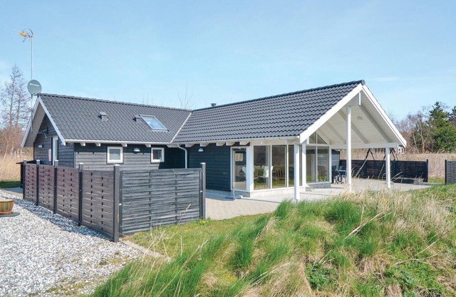 Beautiful home in Ebeltoft with WiFi