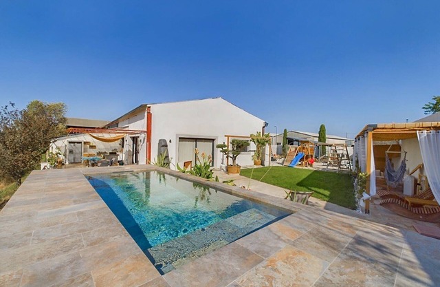 Beautiful home in Eyragues with WiFi