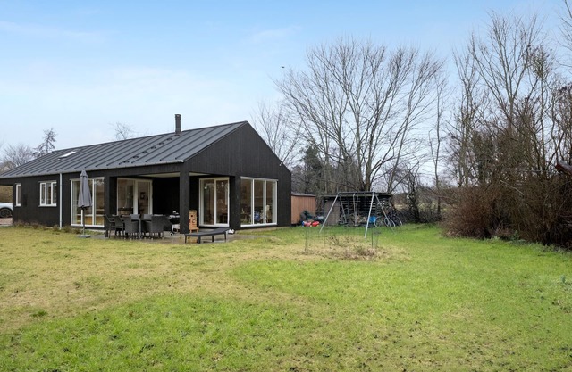 Beautiful home in Fårevejle with WiFi