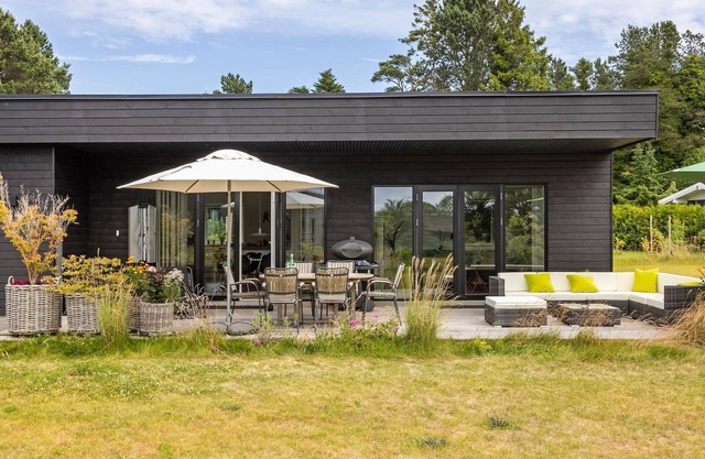 Beautiful home in Fårevejle with WiFi
