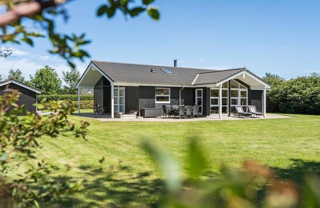 Beautiful home in Hemmet with kitchen