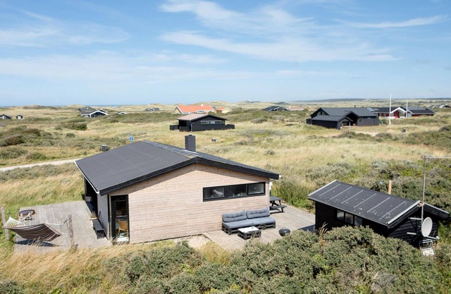 Beautiful home in Hjørring with WiFi