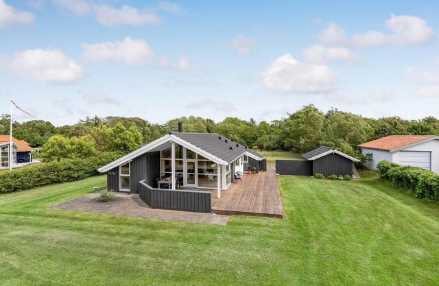 Beautiful home in Højslev with WiFi