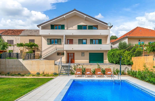 Beautiful home in Imotski with kitchen