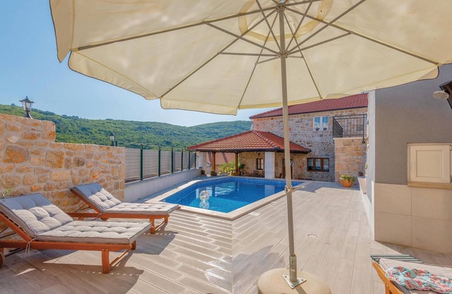 Beautiful home in Krivodol with WiFi