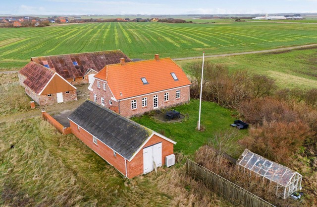 Beautiful home in Lemvig with WiFi