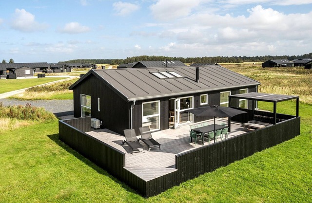 Beautiful home in Løkken with WiFi