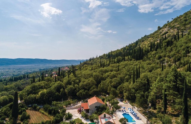 Beautiful home in Lovorno with WiFi