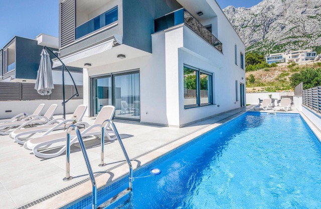 Beautiful home in Makarska