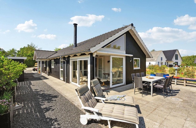 Beautiful home in Millinge with WiFi