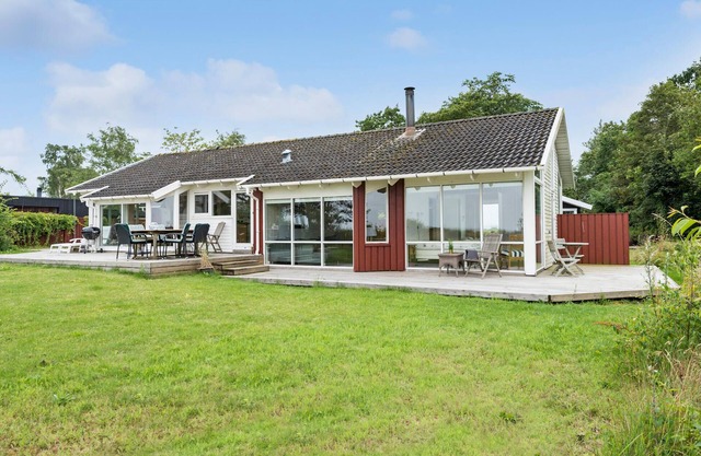 Beautiful home in Odder with WiFi
