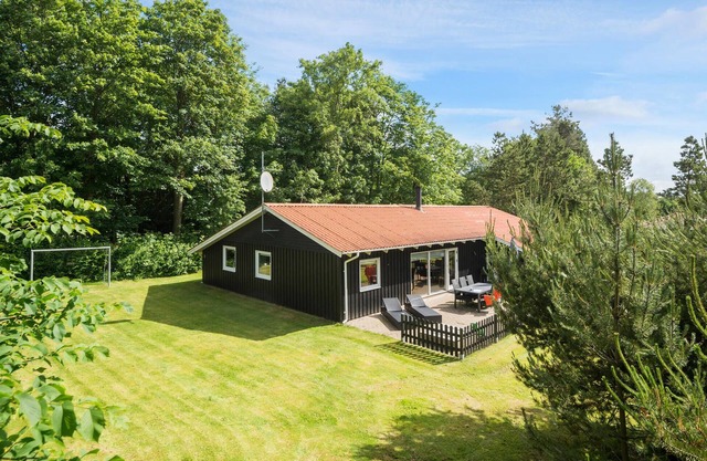 Beautiful home in Oksbøl with sauna