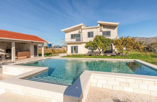 Beautiful home in Opuzen with WiFi