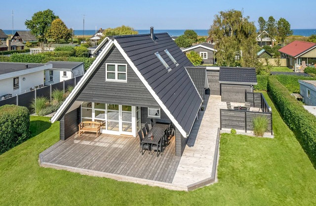 Beautiful home in Otterup with kitchen