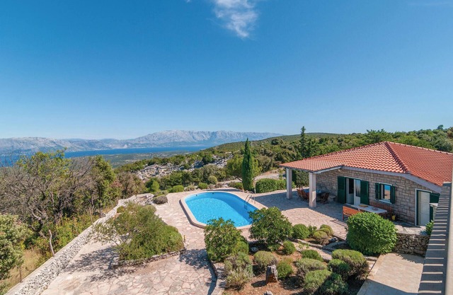 Beautiful home in Praznica