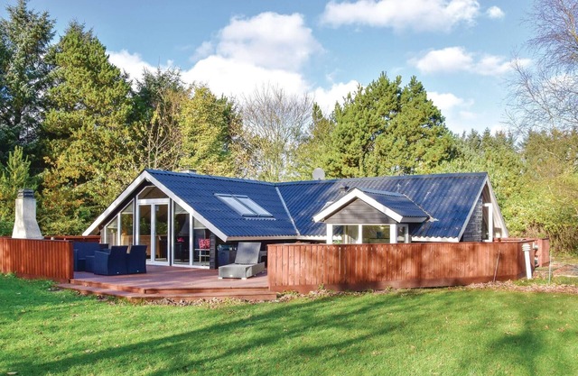 Beautiful home in Ringkøbing with WiFi