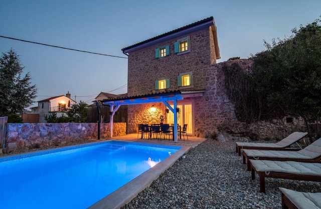Beautiful home in Risika