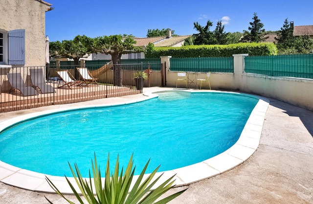 Beautiful home in Rognonas with WiFi