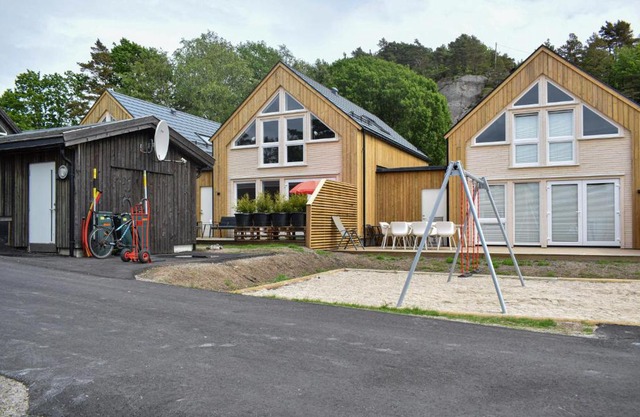 Beautiful Home In Søgne With Wifi