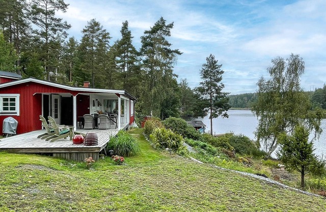 Beautiful home in Säffle with lake view