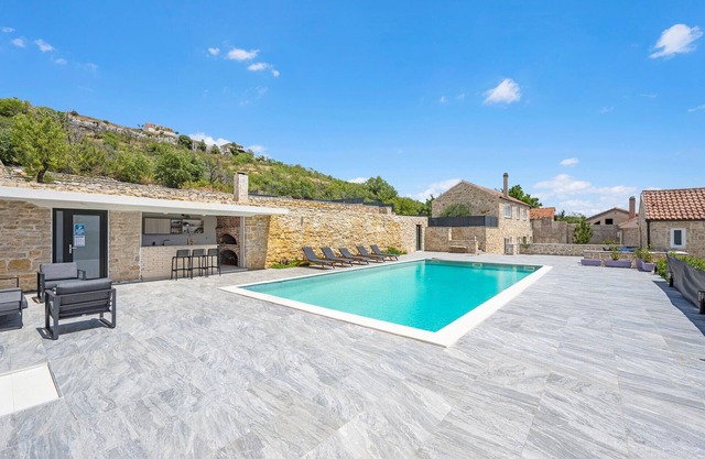 Beautiful home in Skradin with kitchen