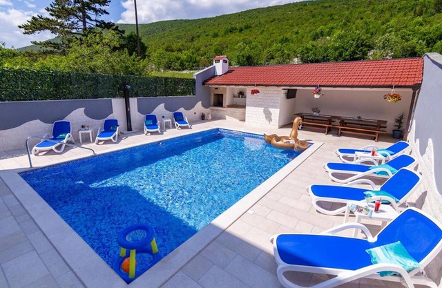Beautiful home in Slivno with WiFi