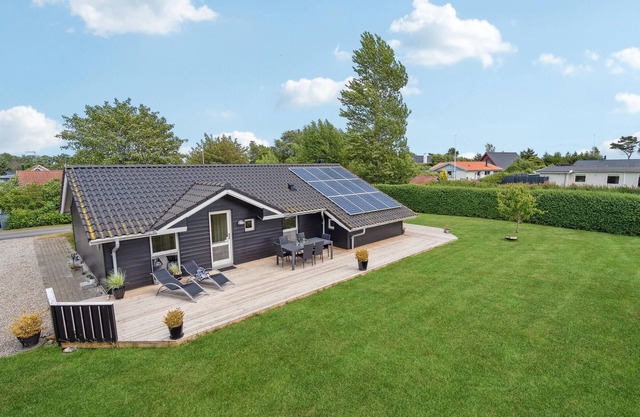 Beautiful home in Sydals with WiFi