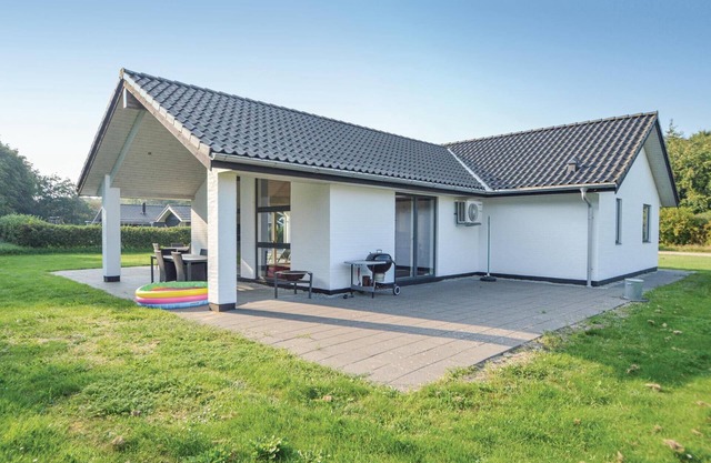 Beautiful home in Toftlund with sauna