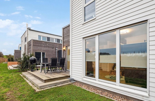 Beautiful home in Tossens with sauna
