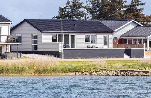 Beautiful home in Ulfborg with WiFi