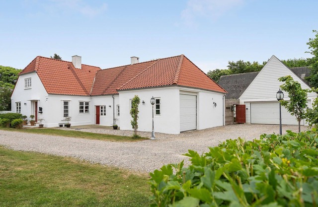 Beautiful home in Ulfborg with WiFi