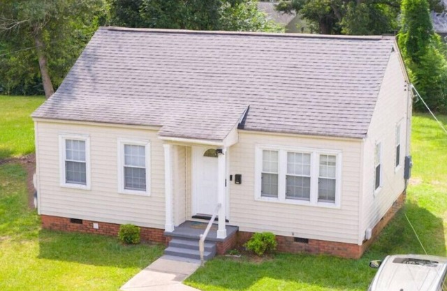 Beautiful home in a peaceful neighborhood centrally located in Fayetteville.