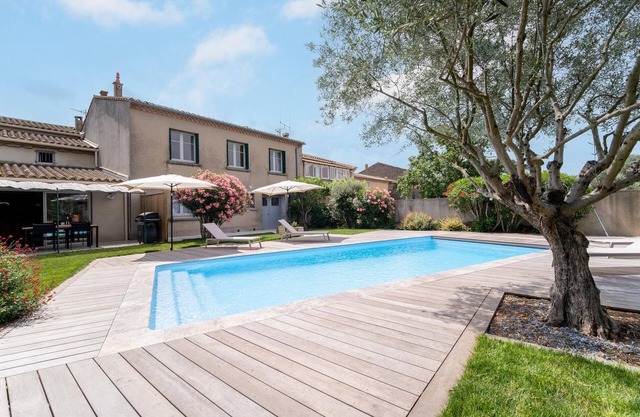 Beautiful home in Villegly with kitchen