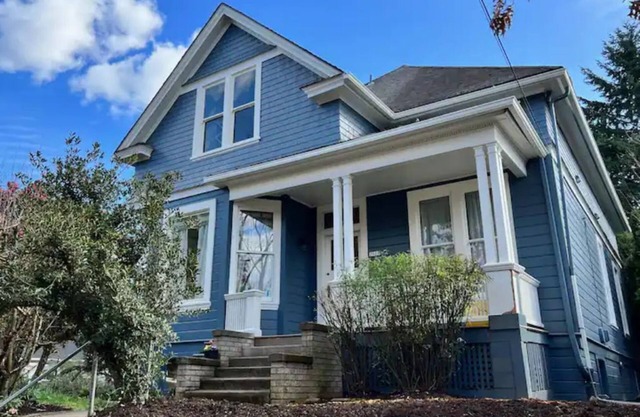 Beautiful Home in Walkable Foodie Heaven