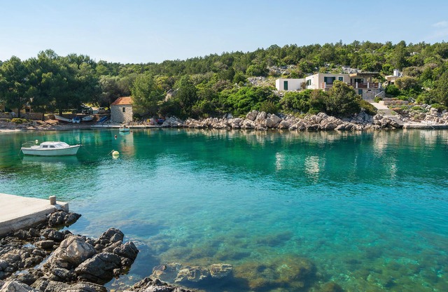 Beautiful home in Zastrazisce with WiFi